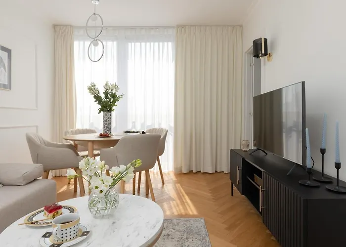 Senatorska By Renters فندق